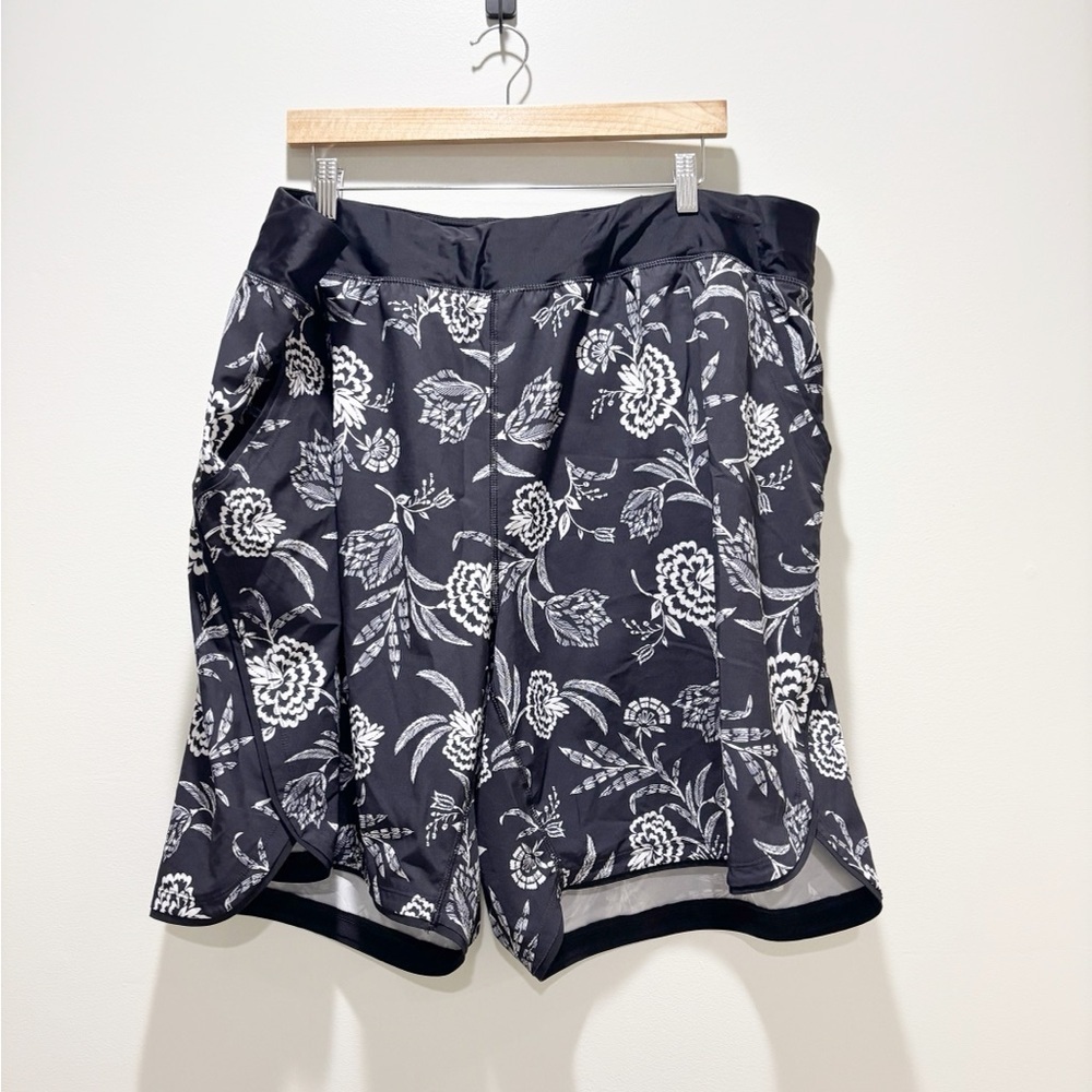 Lands' End Black and White Floral Athletic Board Swim Shorts Size 26W
